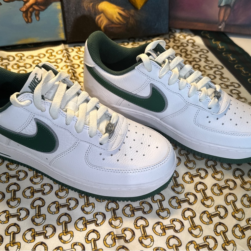 Nike White and Green Sneakers Classic Style